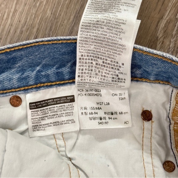 Levi 501 Women's size 27x28 Distressed Light Wash Button Fly Denim Jeans - Picture 3 of 5